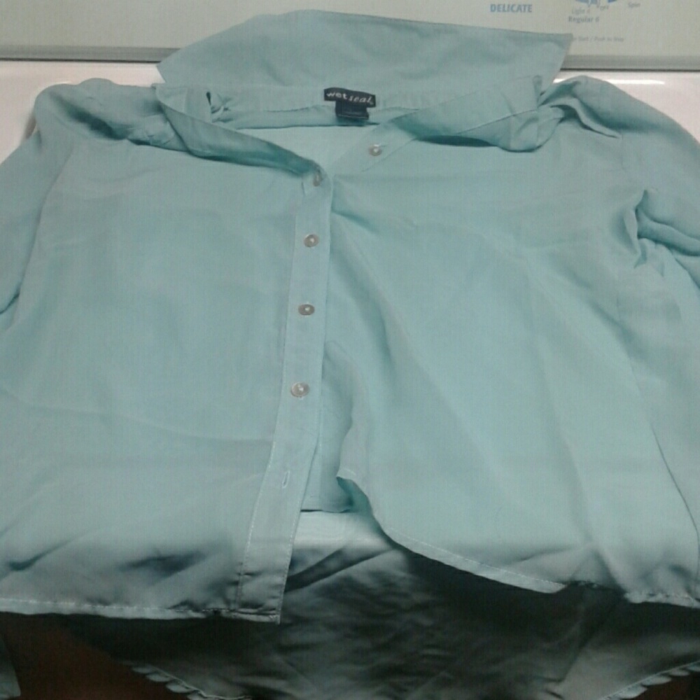 A button up shirt size l